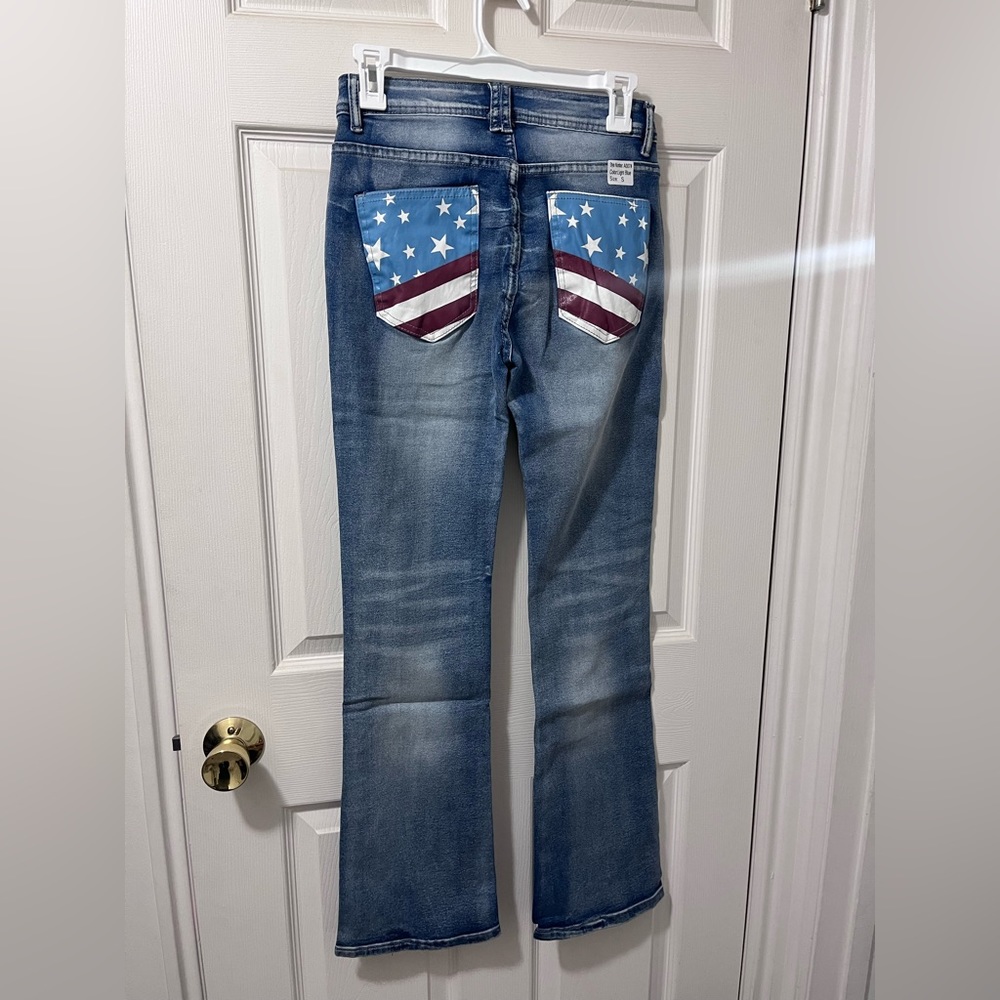 NWT Stretch jeans size small in juniors. Cute and comfortable
